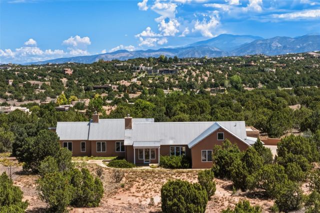 21 Los Prados, Santa Fe, NM 87506