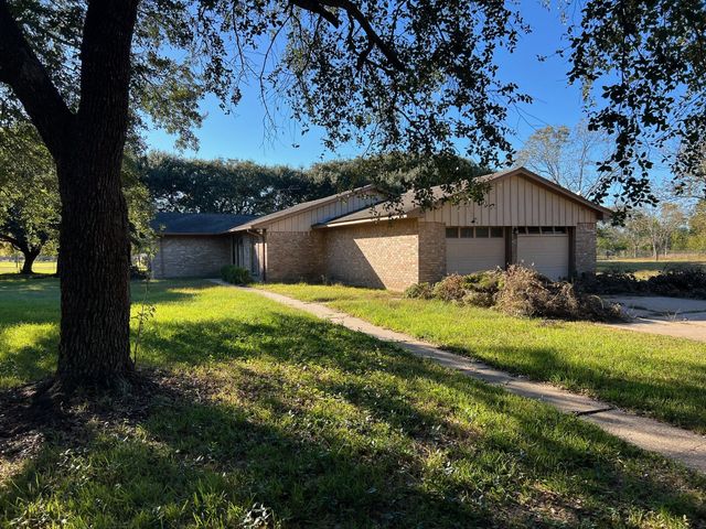 1005 Redberry Hill Road, Baytown, TX 77521