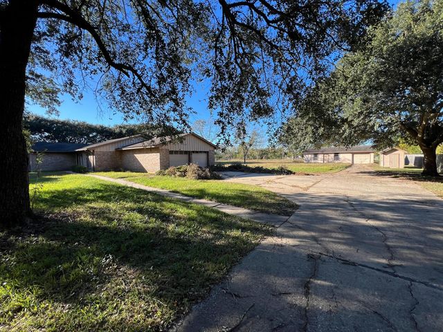 1005 Redberry Hill Road, Baytown, TX 77521