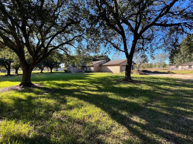 1005 Redberry Hill Road, Baytown, TX 77521