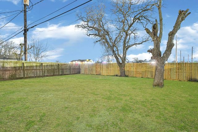 504 Pecan Drive, South Houston, TX 77587