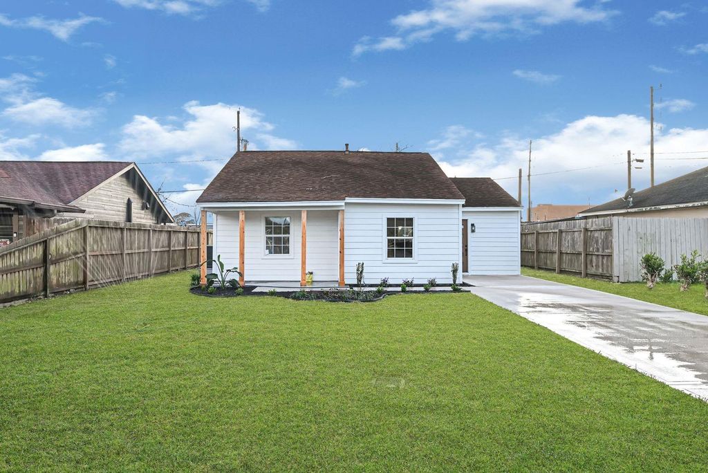 504 Pecan Drive, South Houston, TX 77587