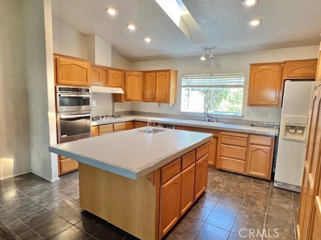4040 Piedmont Drive 283, Highland, CA 92346