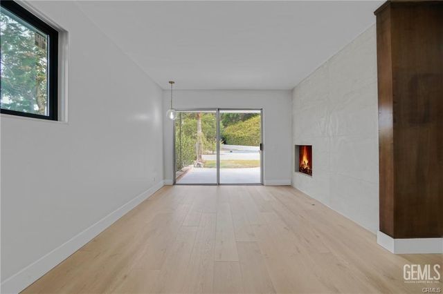 5631 Park Oak Place, Los Angeles, CA 90068