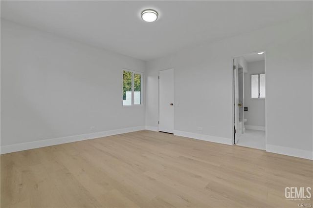 5631 Park Oak Place, Los Angeles, CA 90068