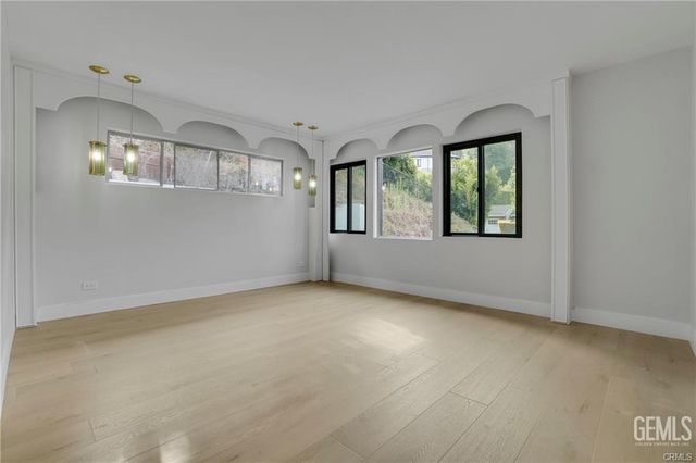 5631 Park Oak Place, Los Angeles, CA 90068