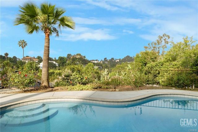 5631 Park Oak Place, Los Angeles, CA 90068