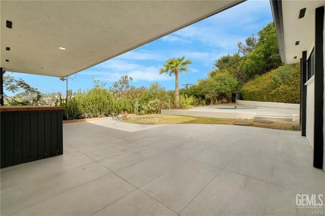 5631 Park Oak Place, Los Angeles, CA 90068