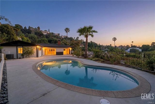 5631 Park Oak Place, Los Angeles, CA 90068