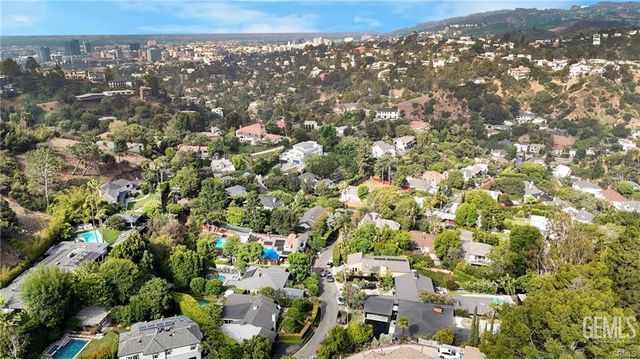 5631 Park Oak Place, Los Angeles, CA 90068