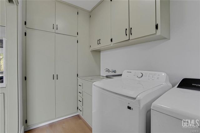 5631 Park Oak Place, Los Angeles, CA 90068