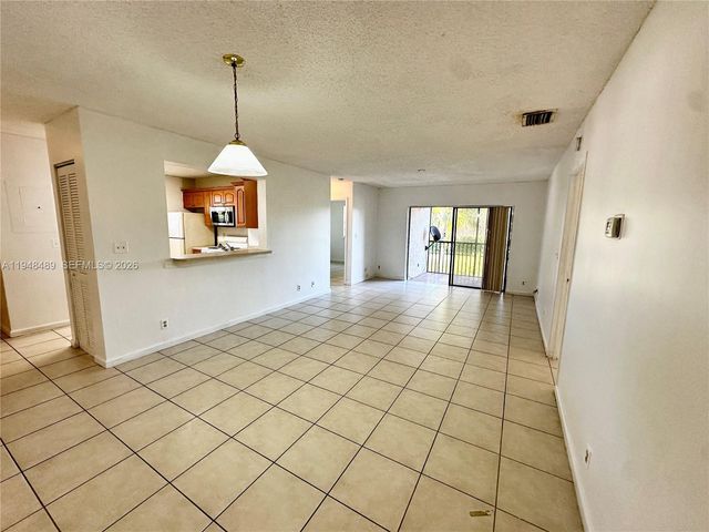 12262 Royal Palm Blvd B-8, Coral Springs, FL 33065
