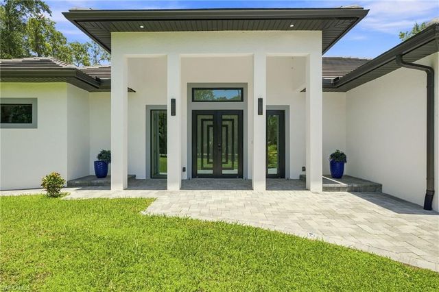 209 35th AVE NW, Naples, FL 34120