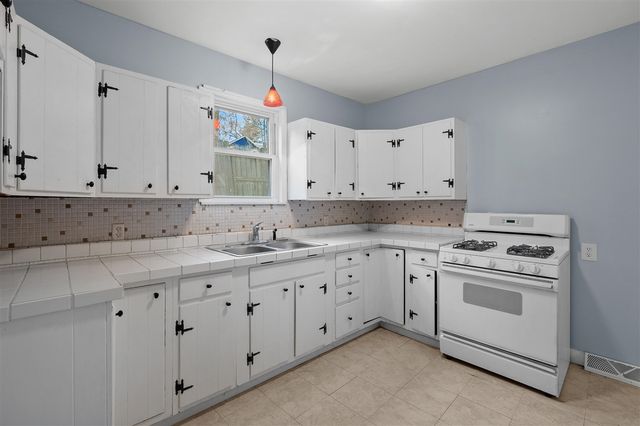 1120 W Maple St, Kalamazoo, MI 49008