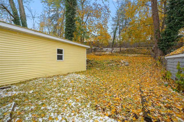 1120 W Maple St, Kalamazoo, MI 49008