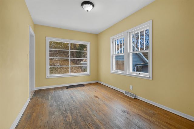 1120 W Maple St, Kalamazoo, MI 49008