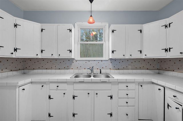 1120 W Maple St, Kalamazoo, MI 49008