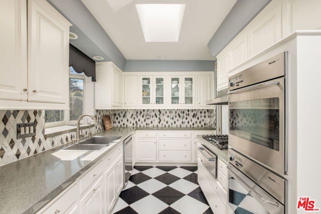 15514 High Knoll Road, Encino (los Angeles), CA 91436