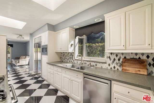 15514 High Knoll Road, Encino (los Angeles), CA 91436