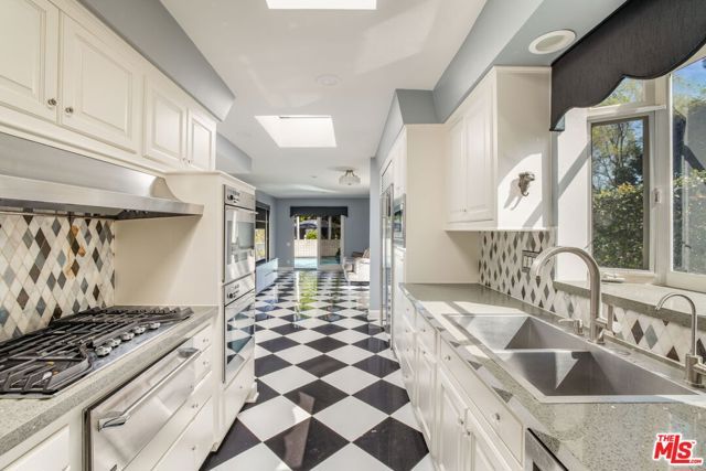 15514 High Knoll Road, Encino (los Angeles), CA 91436