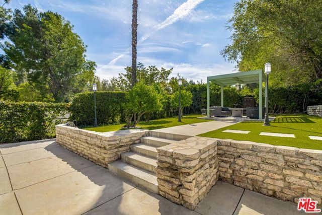 15514 High Knoll Road, Encino (los Angeles), CA 91436