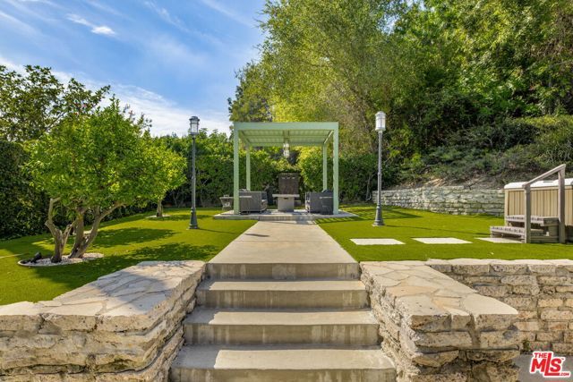 15514 High Knoll Road, Encino (los Angeles), CA 91436