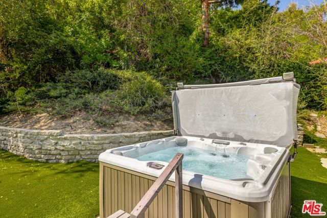 15514 High Knoll Road, Encino (los Angeles), CA 91436