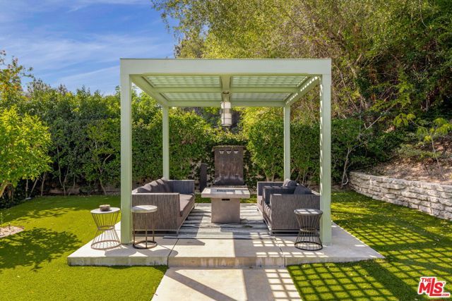 15514 High Knoll Road, Encino (los Angeles), CA 91436