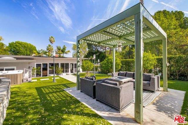 15514 High Knoll Road, Encino (los Angeles), CA 91436