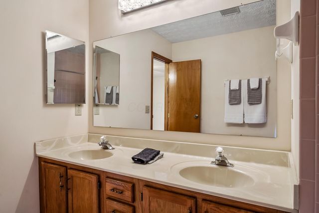 3741 Baybridge Lane, Dublin, OH 43016