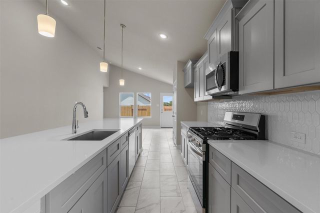 229 Ironshoe TRL, Liberty Hill, TX 78642