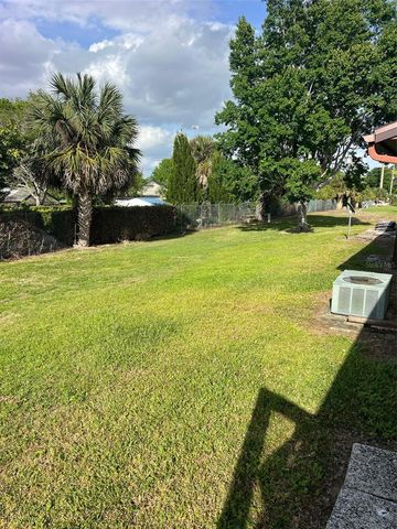 12449 ORANGEWOOD CIRCLE 17, Tavares, FL 32778