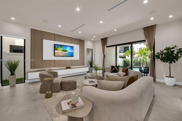 915 NE 17th Ter, Fort Lauderdale, FL 33304