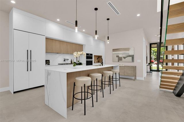 915 NE 17th Ter, Fort Lauderdale, FL 33304