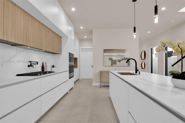 915 NE 17th Ter, Fort Lauderdale, FL 33304