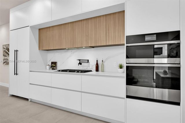 915 NE 17th Ter, Fort Lauderdale, FL 33304