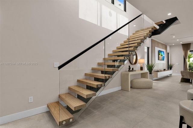 915 NE 17th Ter, Fort Lauderdale, FL 33304