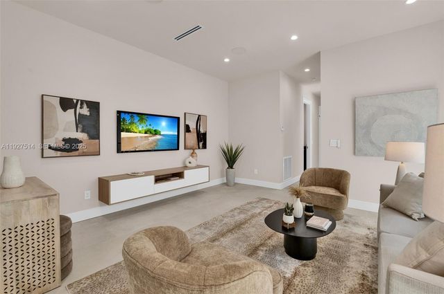 915 NE 17th Ter, Fort Lauderdale, FL 33304