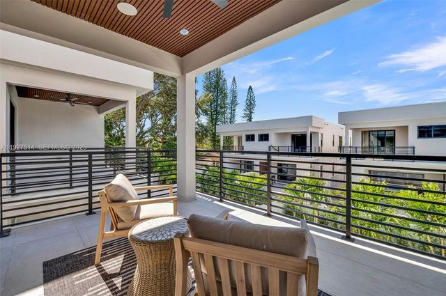 915 NE 17th Ter, Fort Lauderdale, FL 33304