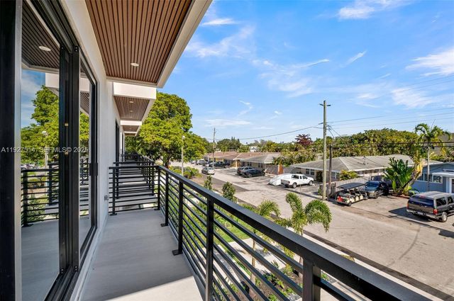 915 NE 17th Ter, Fort Lauderdale, FL 33304