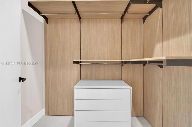 915 NE 17th Ter, Fort Lauderdale, FL 33304