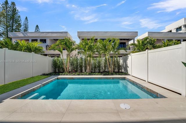 915 NE 17th Ter, Fort Lauderdale, FL 33304