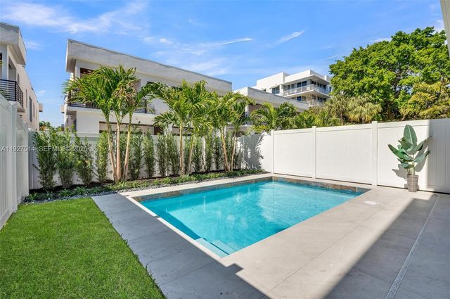 915 NE 17th Ter, Fort Lauderdale, FL 33304