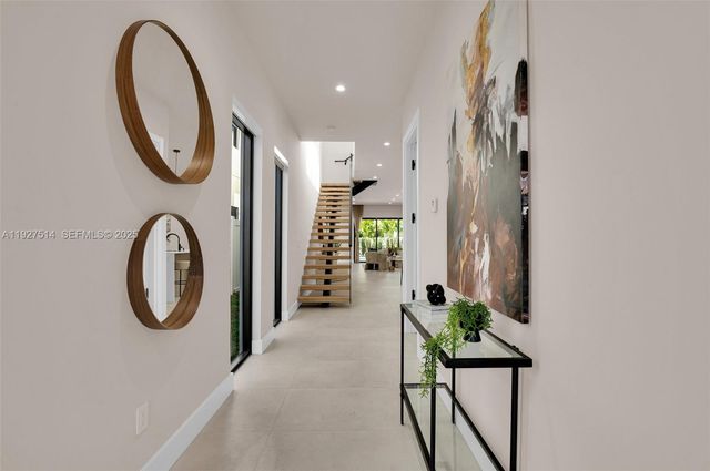 915 NE 17th Ter, Fort Lauderdale, FL 33304