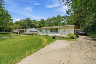 918 Pine Tree Road, Lake Orion Village, MI 48362