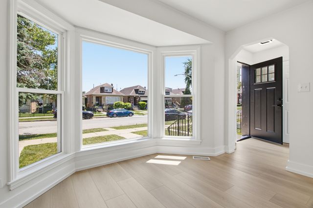 3250 N Olcott Avenue, Chicago, IL 60634