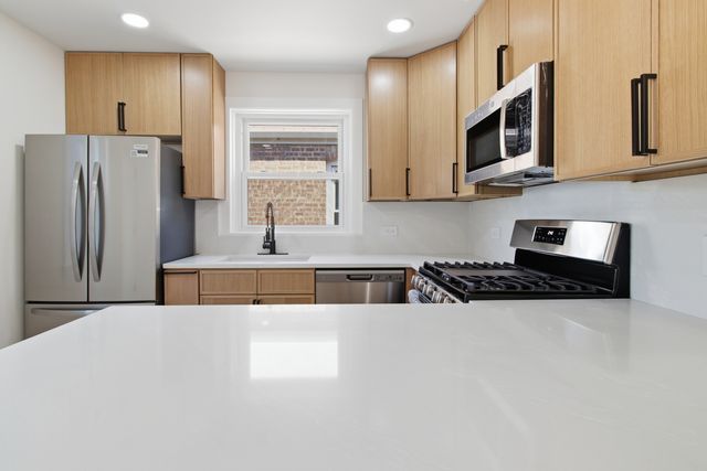 3250 N Olcott Avenue, Chicago, IL 60634