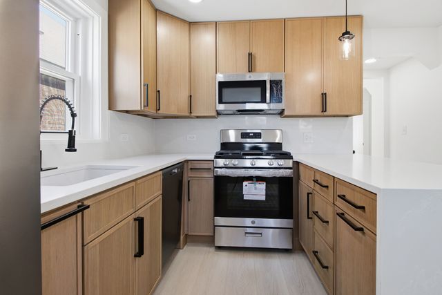 3250 N Olcott Avenue, Chicago, IL 60634