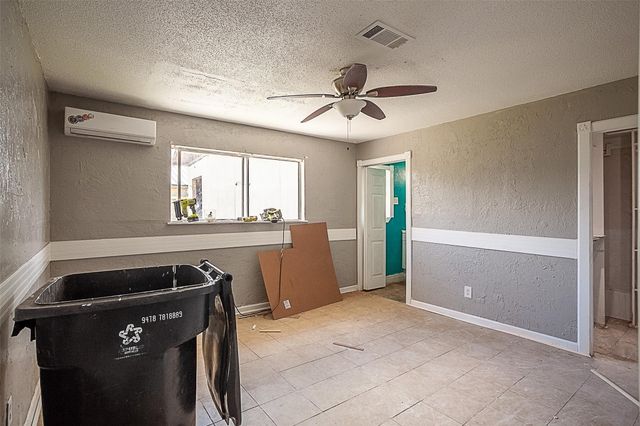 10 Parkland Street, Bridge City, TX 77611