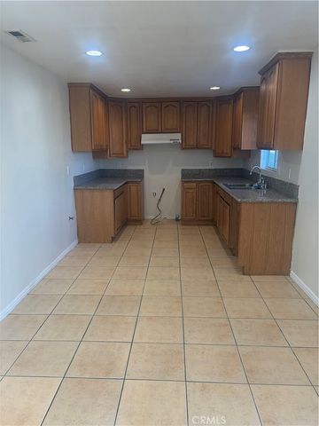 8636 Tamarind, Fontana, CA 92335